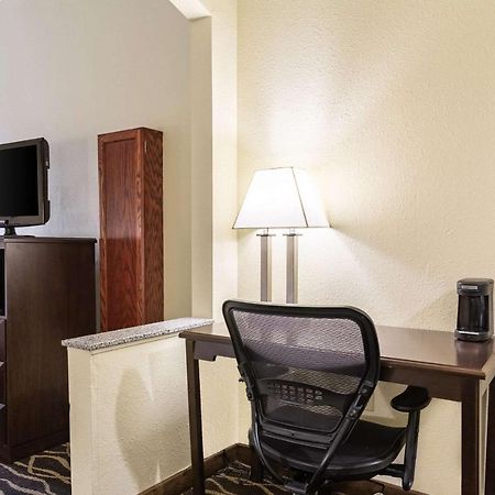 Quality Inn & Suites Southport Индианаполис Экстерьер фото