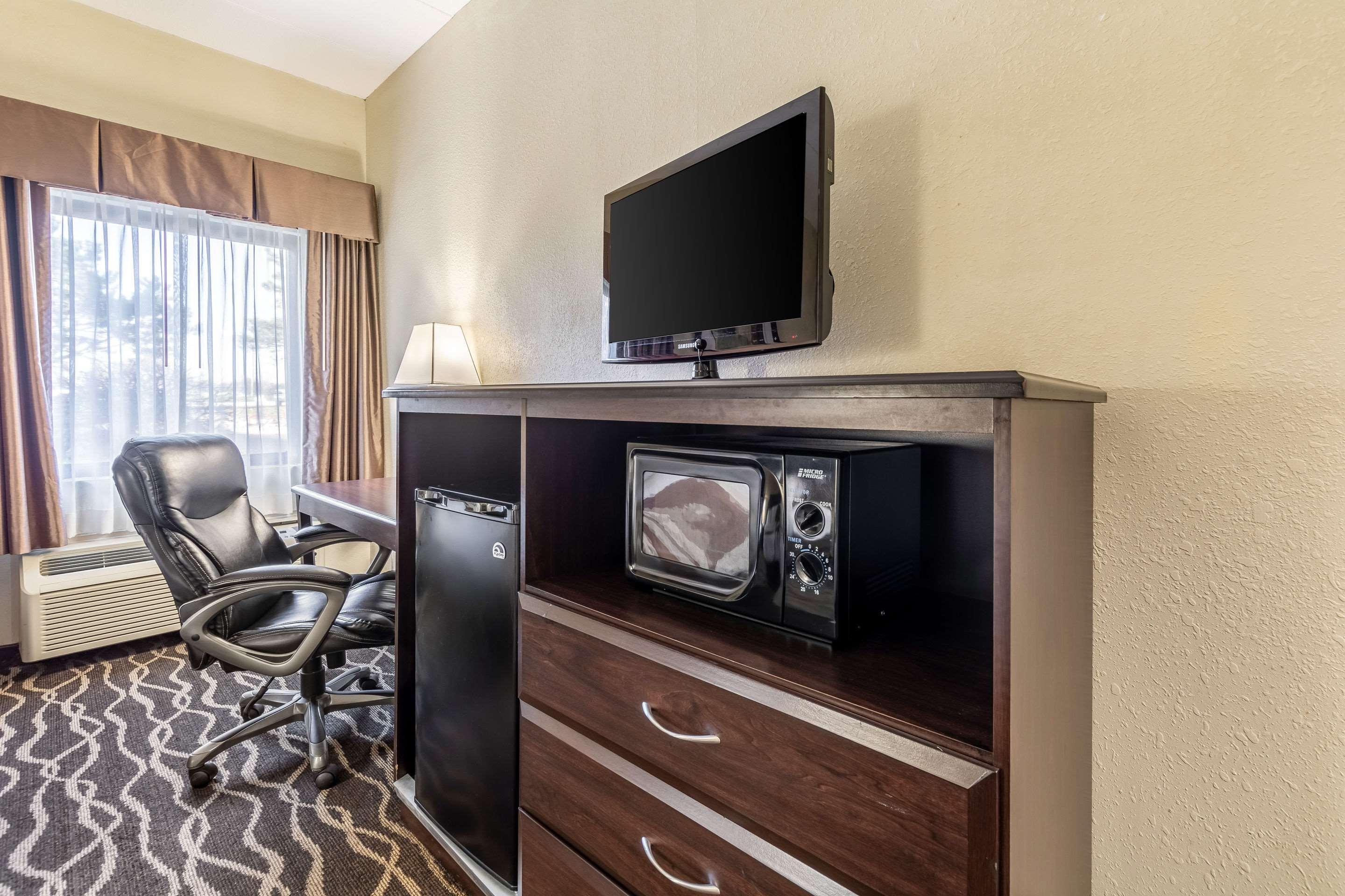 Quality Inn & Suites Southport Индианаполис Экстерьер фото