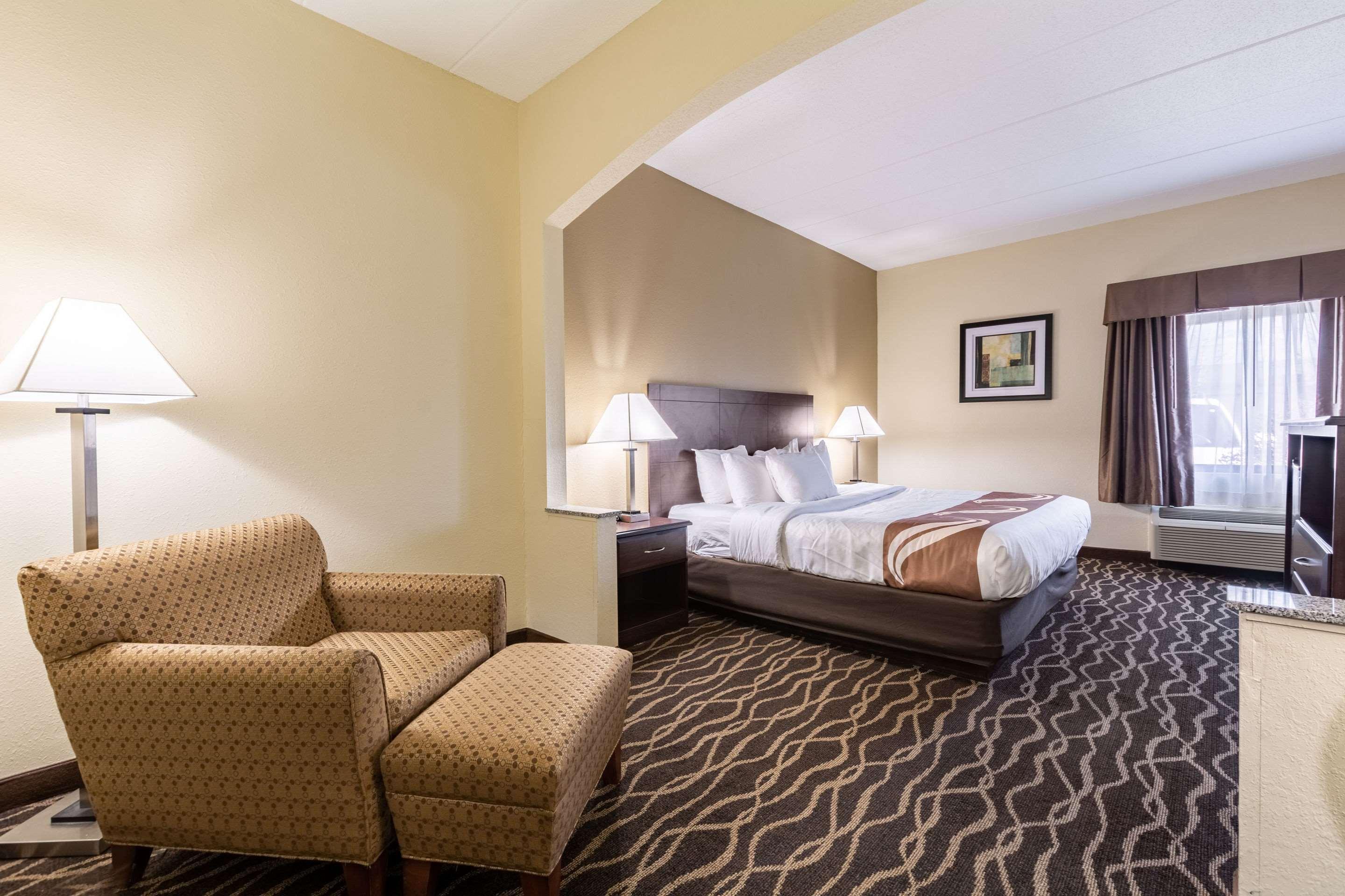 Quality Inn & Suites Southport Индианаполис Экстерьер фото