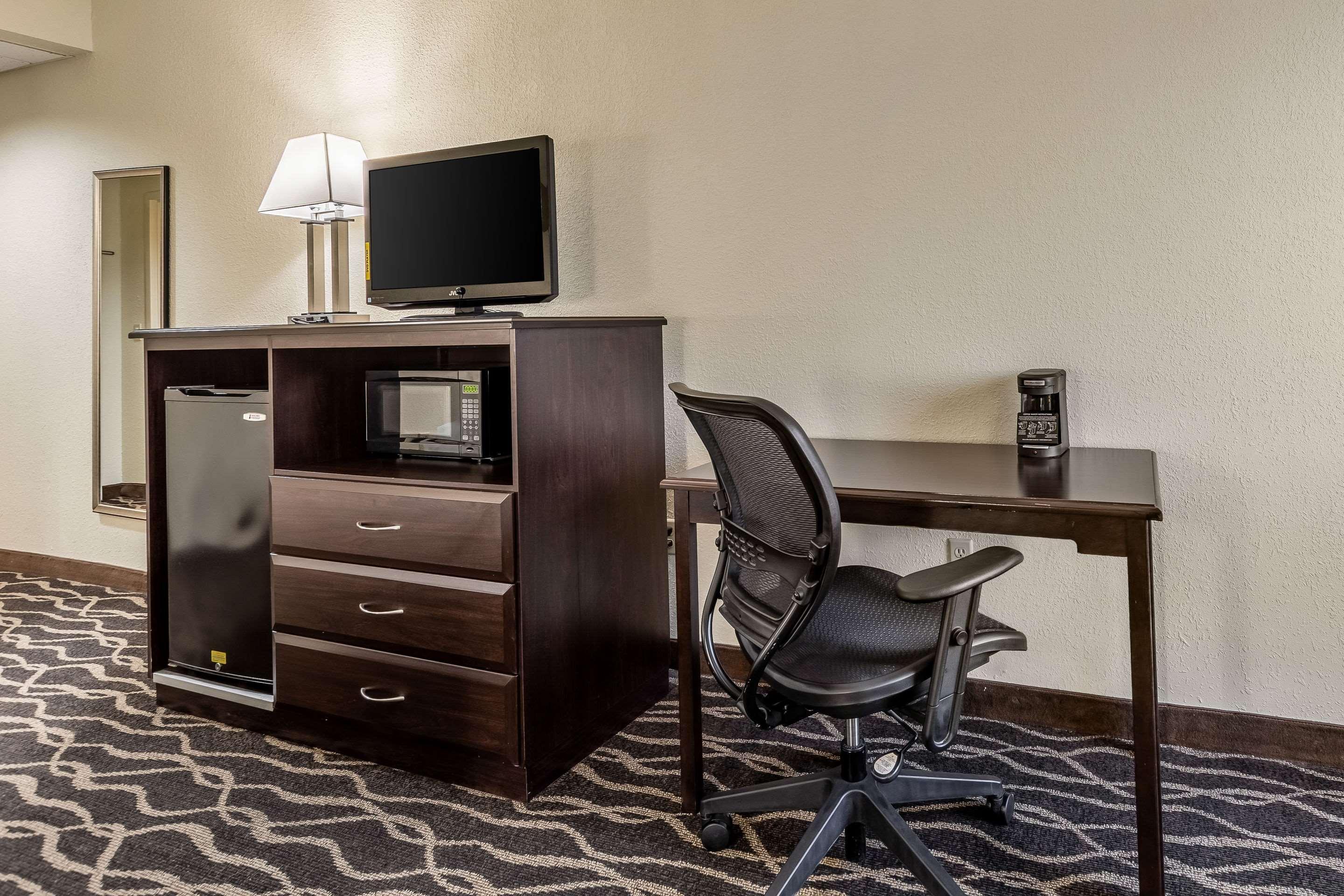 Quality Inn & Suites Southport Индианаполис Экстерьер фото