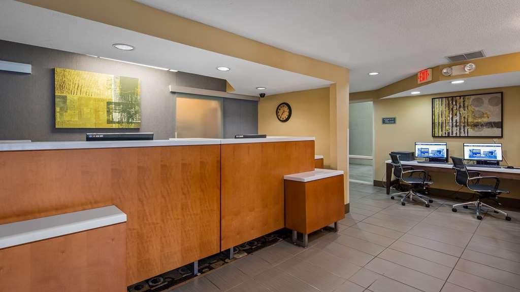 Quality Inn & Suites Southport Индианаполис Экстерьер фото