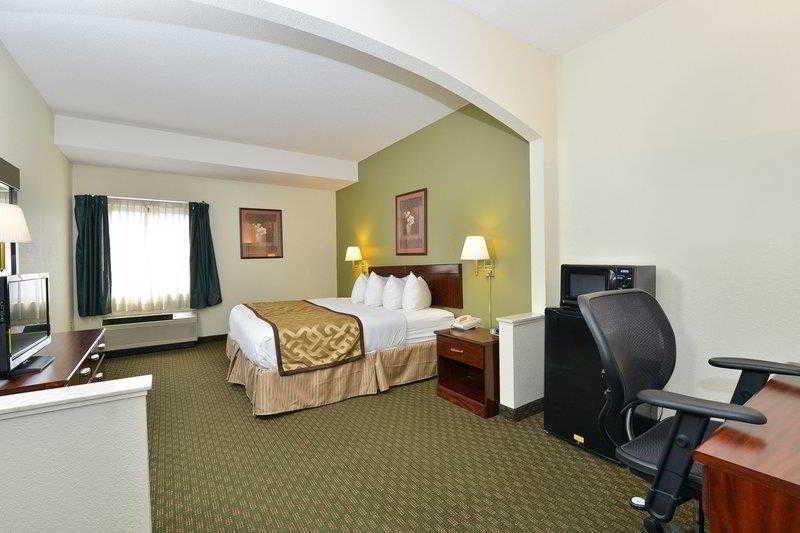 Quality Inn & Suites Southport Индианаполис Экстерьер фото