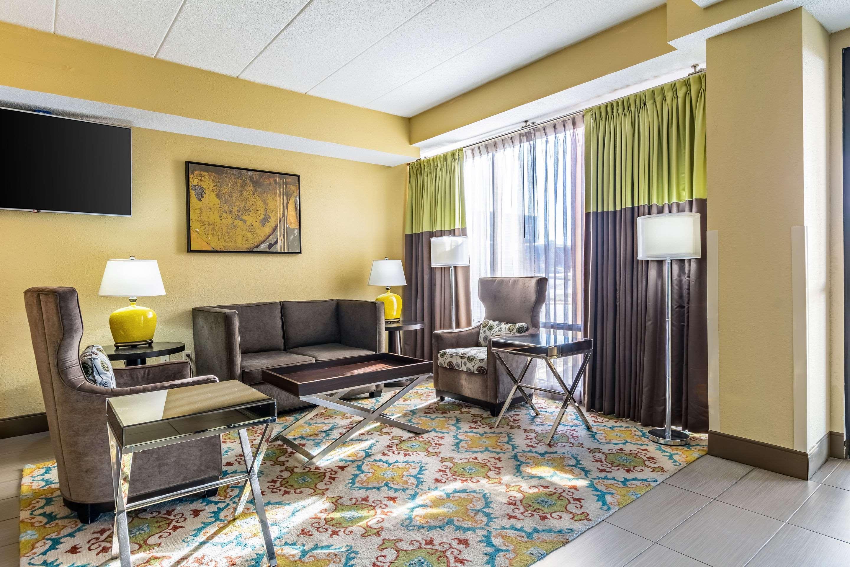 Quality Inn & Suites Southport Индианаполис Экстерьер фото