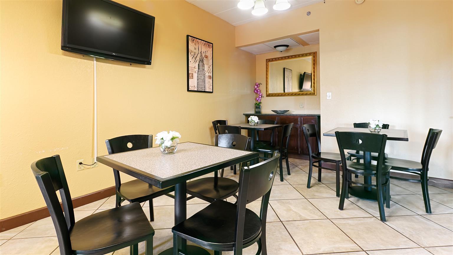 Quality Inn & Suites Southport Индианаполис Ресторан фото